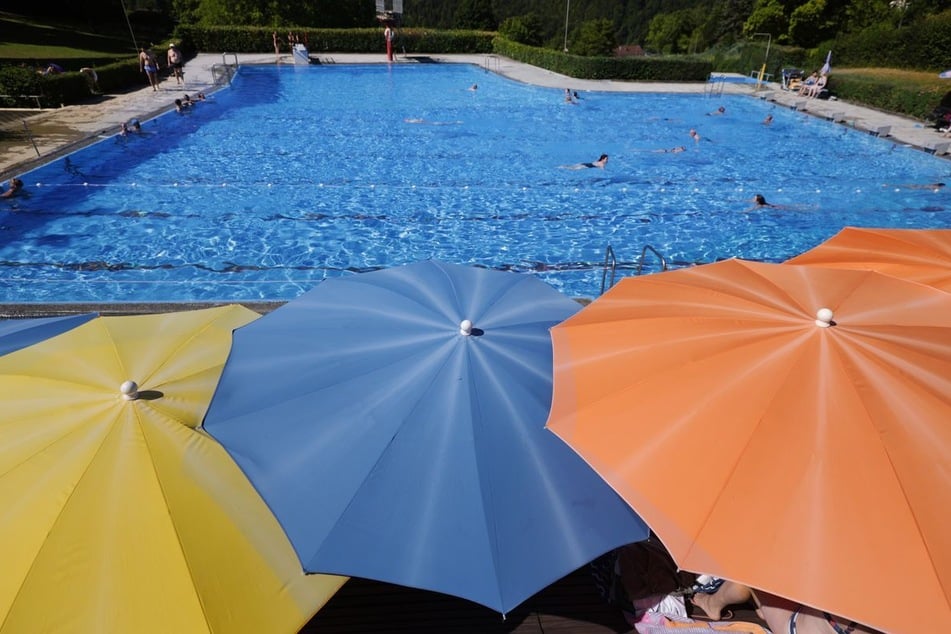 Die Eintrittspreise in NRW-Schwimmbädern sind im Vergleich zu Juni 2024 noch einmal kräftig angezogen worden. (Symbolbild)
