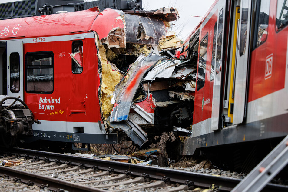 Beim Zusammenstoß zweier S-Bahnen im Landkreis München waren am 14. Februar 2022 ein Mensch getötet und zahlreiche verletzt worden. (Archiv)