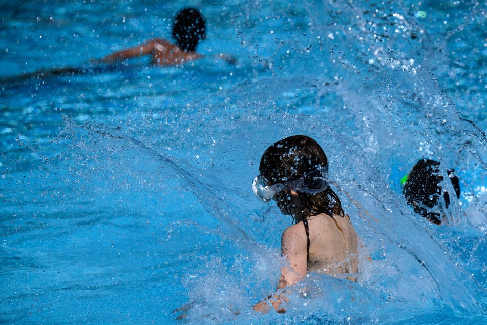 Tolle Geste: Spender schenkt Kindern in Sommerferien freien Freibad-Eintritt