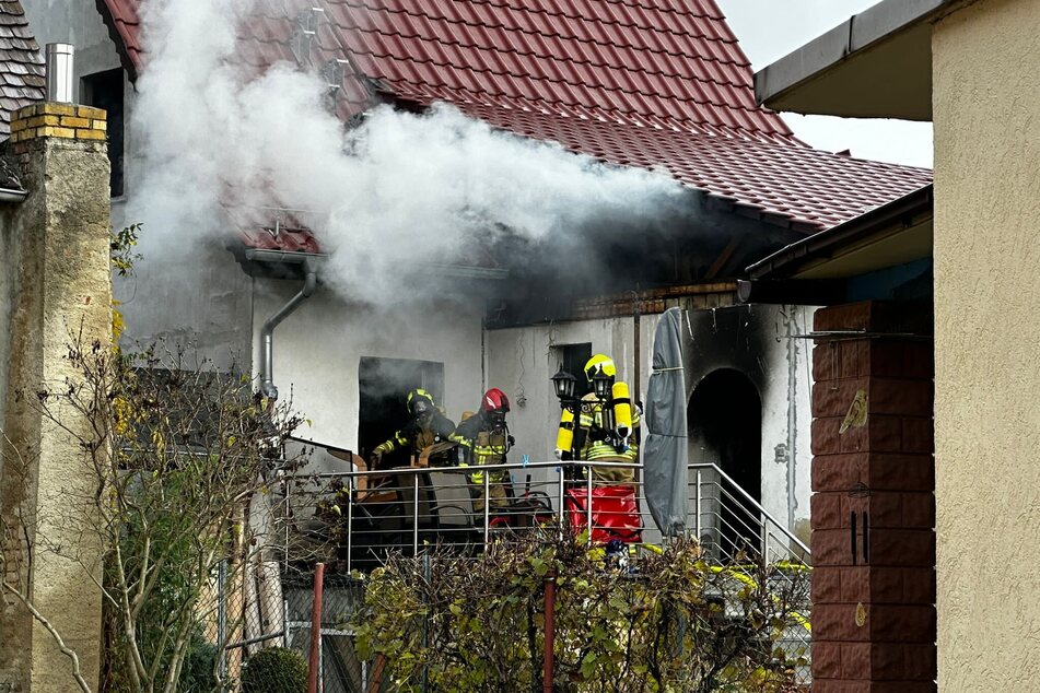 In einem Einfamilienhaus in Regis-Breitingen ist es am Sonntag zu einem Küchenbrand gekommen.