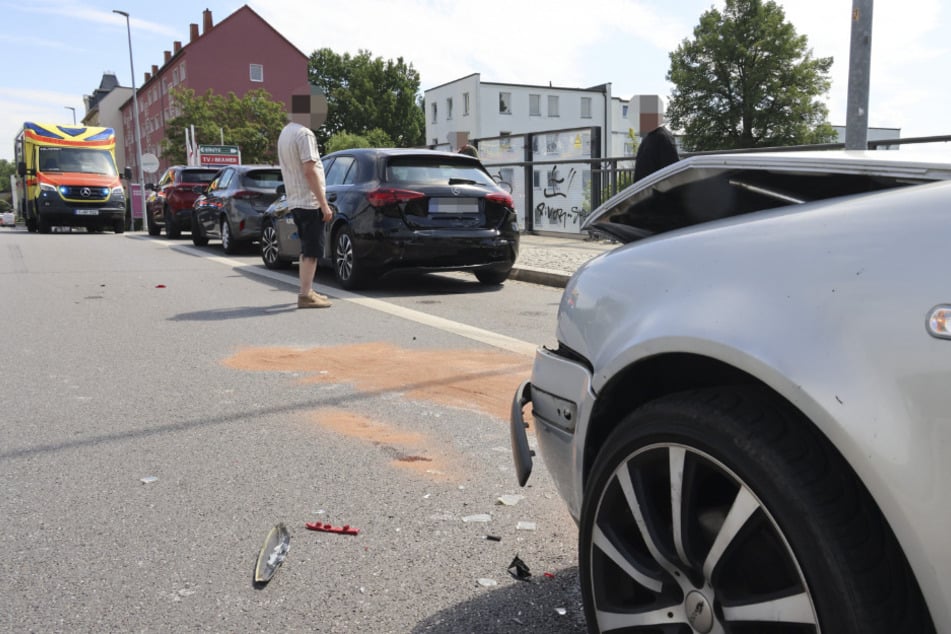 Vier Autos krachten auf der Zschopauer Straße ineinander.