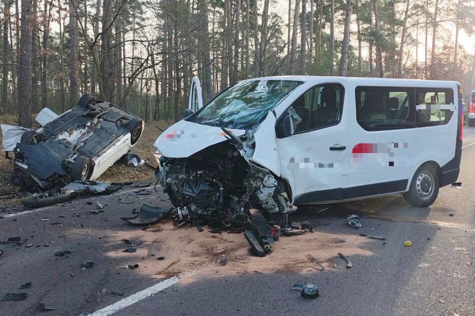 Ein Kleintransporter ist am Montag auf der B102 frontal mit einem Audi zusammengestoßen.