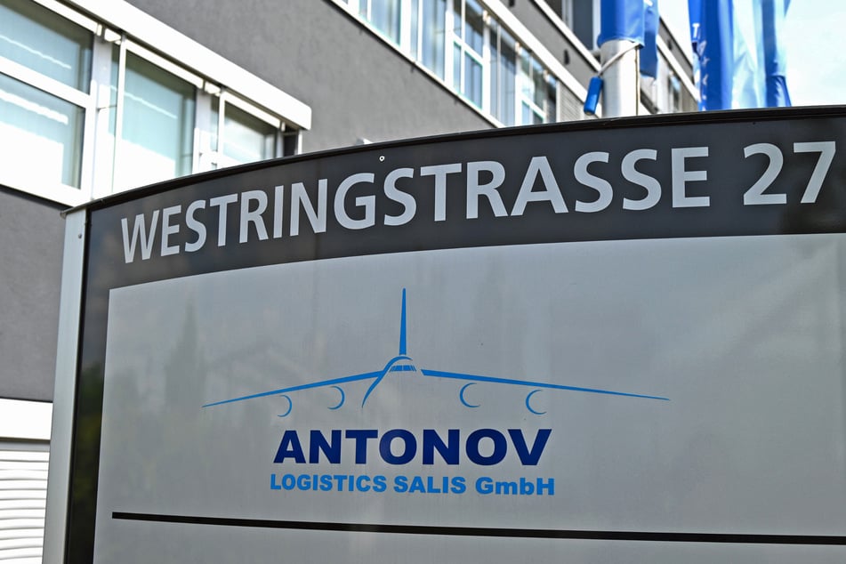 Die Antonov Basis im Gewerbegebiet in Dölzig.