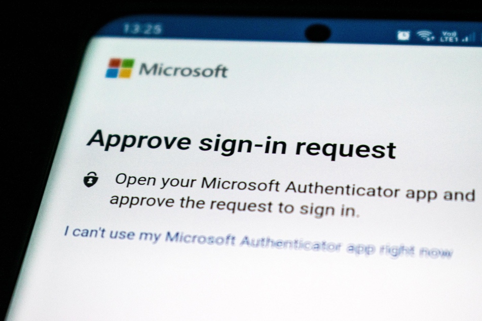 Microsoft has joined other tech giants in pledging to introduce the Fido 2 authentication system.