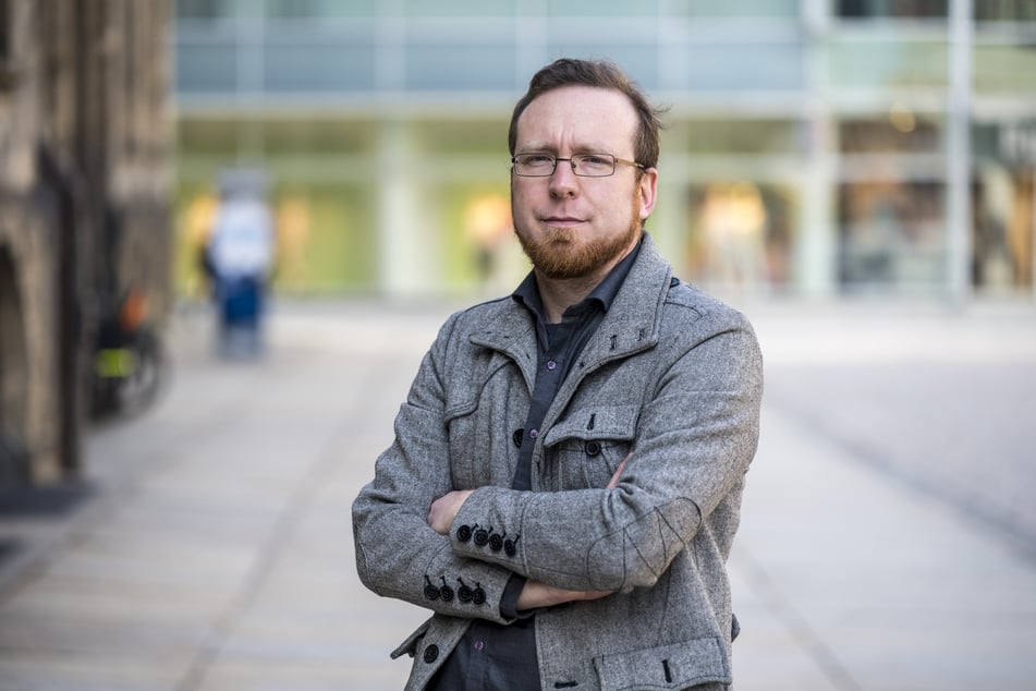 BSW-Stadtrat Nico Rudolph (37) warnt vor dem Bargeld-Aus an Parkautomaten.