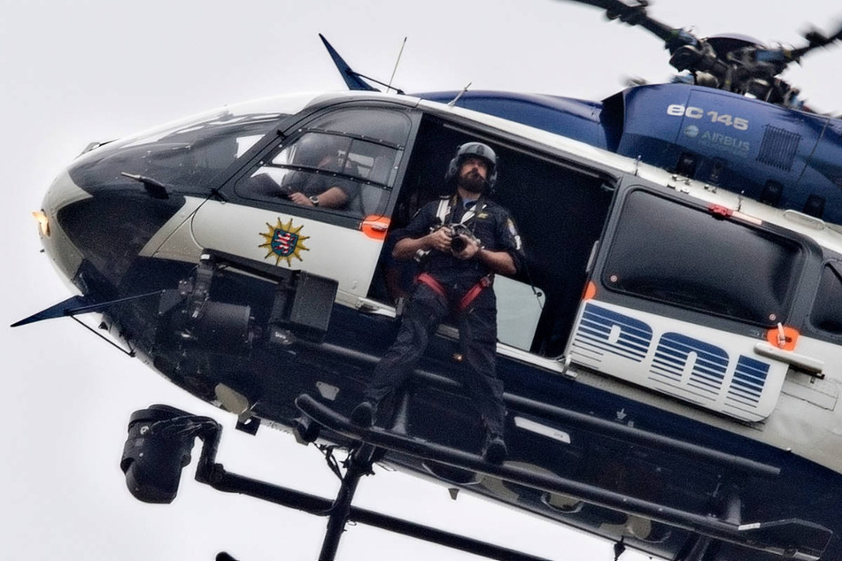 Auch ein Hubschrauber kam bei der Suche nach den falschen Polizisten zum Einsatz.