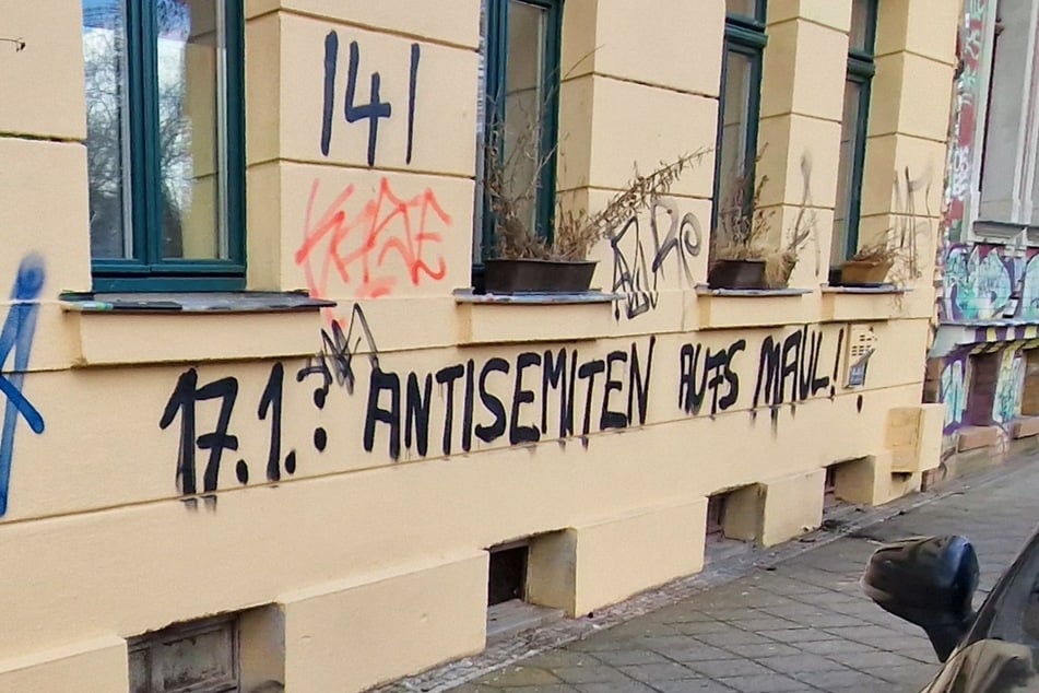 Gewaltaufruf an einer Hauswand in Connewitz - "17.1.: Antisemiten aufs Maul!"