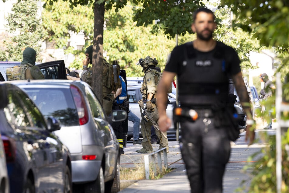 Die Genfer Polizei sperrte nach der Explosion das Viertel Saint-Jean vorübergehend ab.