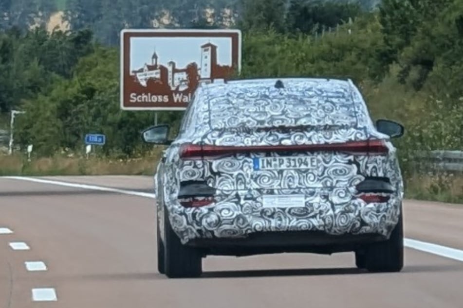 Erlkönig in Sachsen gesichtet: Welches Auto verbirgt sich unter der Folie?