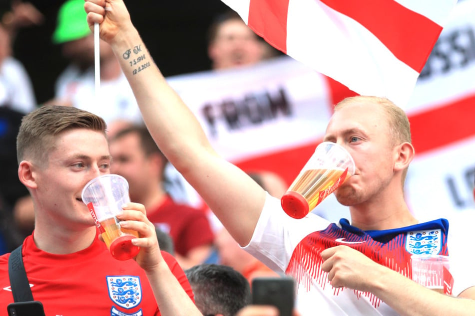 Bedenken vor EM-Start: Fans von Top-Nation dürfen kein richtiges Bier trinken!