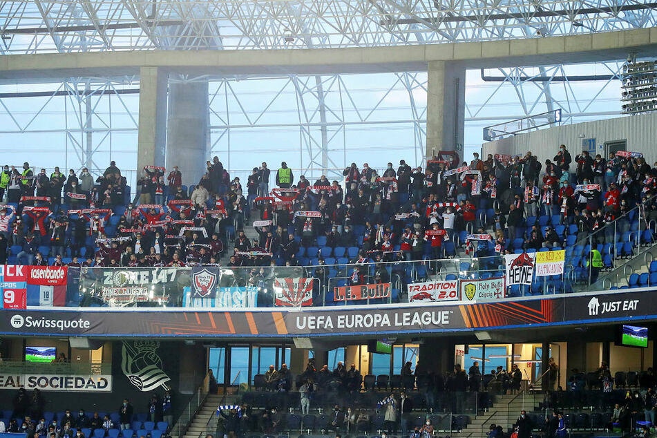 Rund 350 Fans von RB Leipzig reisten mit nach Nordspanien und waren live dabei.