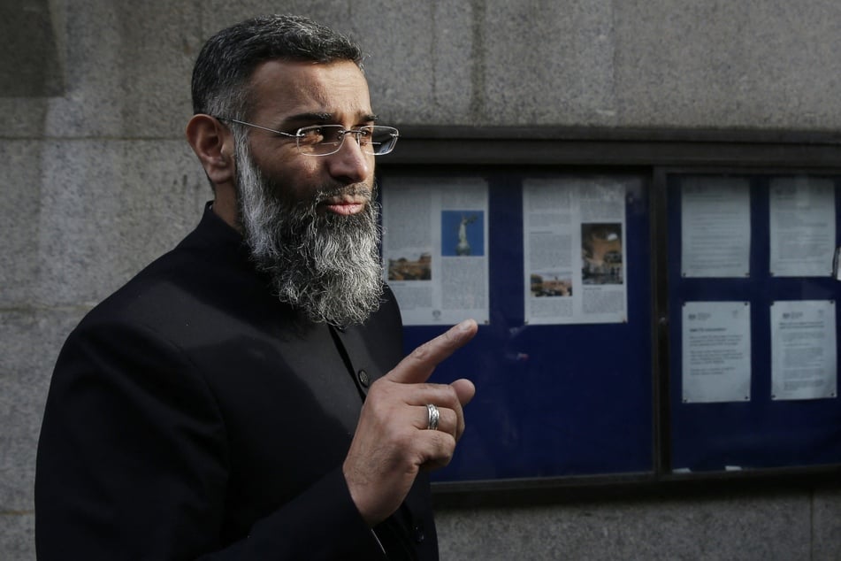 Der britische muslimische Geistliche Anjem Choudary (55) rief dazu auf, britische Truppen anzugreifen, die in muslimischen Ländern stationiert sind.