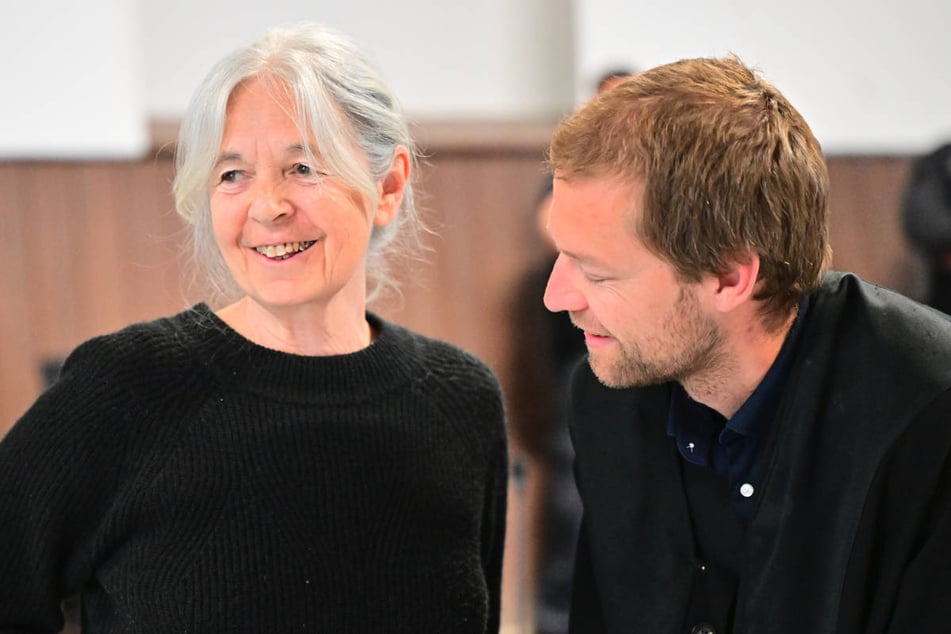 Nachdem Daniela Klette (67) am Dienstag selbst eine Verteidigungsrede gehalten hat, ergreifen am Mittwoch ihre Verteidiger Lukas Theune und Undine Weyers (nicht im Bild) das Wort.
