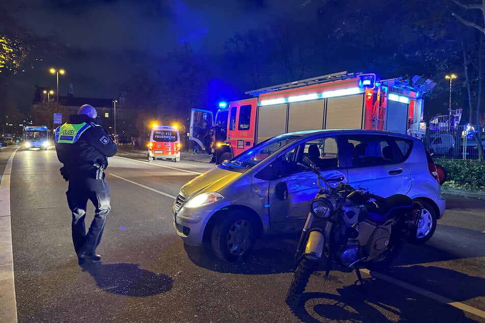 Ein 63-jähriger Motorradfahrer ist am Dienstagnachmittag bei einem Unfall in Hamburg schwer verletzt worden.