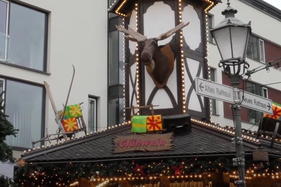 Auch für den beliebten "Elch-Glühweinstand" gibt es einen neuen Platz auf dem Weihnachtsmarkt.