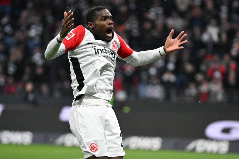 Auch Niels Nkounkou (24) ist ein Abgangskandidat bei der Frankfurter Eintracht.