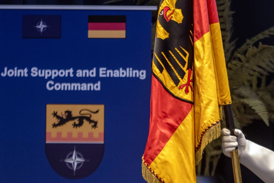 Mit der Erklärung der vollen Einsatzbereitschaft wird die Aufbauphase des Kommandos "Joint Support and Enabling Command" in Ulm beendet. (Archiv)