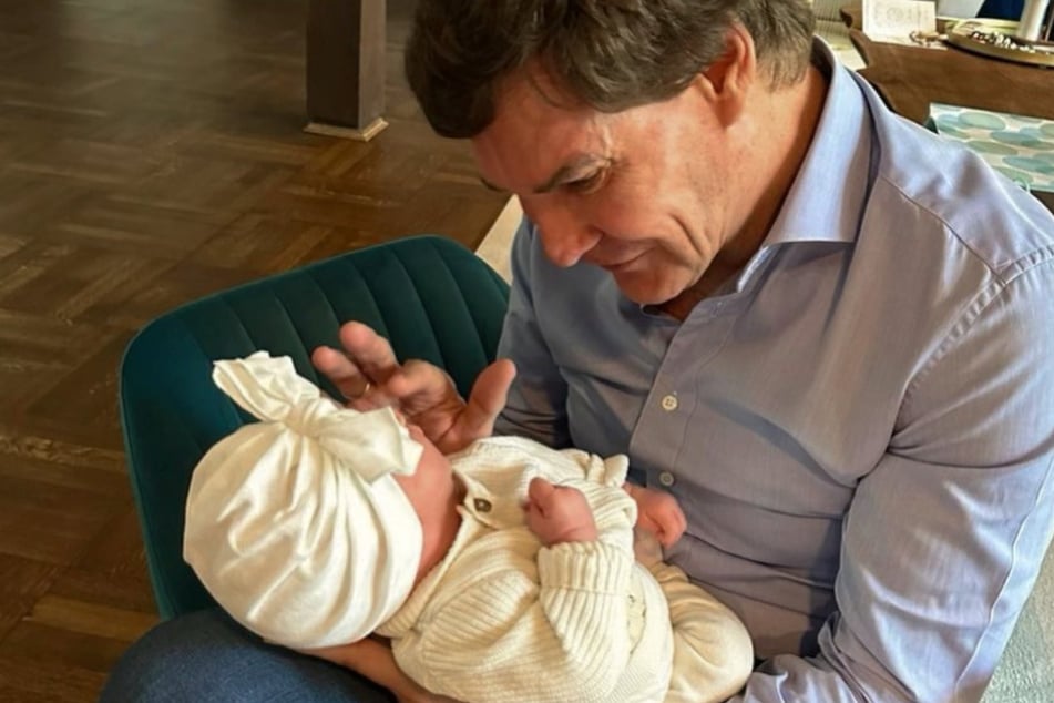 Der 66-Jährige holte seine Enkelin und die Eltern aus dem Oman zurück nach Deutschland.