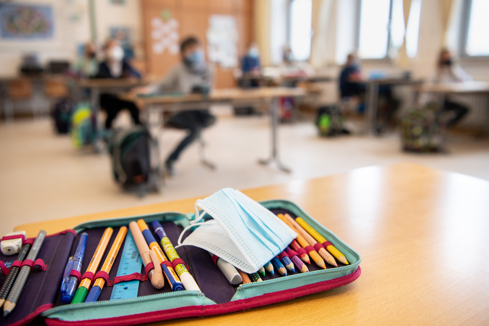 Wann öffnen und wann müssen die Schulen schließen? Das Handhaben Deutschlands 16 Bundesländer so, wie sie es für richtig halten.
