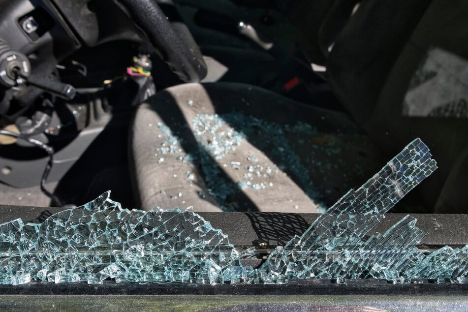 Dresden: Wertsachen aus Autos in Dresden geklaut: Täter schlagen gleich mehrfach zu