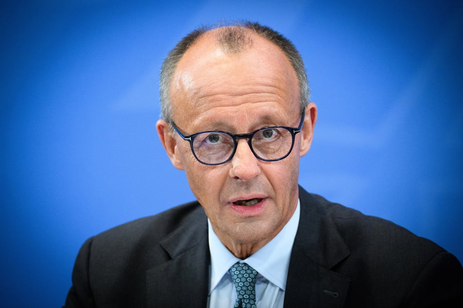 Im Netz werden sensible Daten von Bundeskanzler Friedrich Merz (69, CDU) zum Verkauf angeboten. (Archivbild)