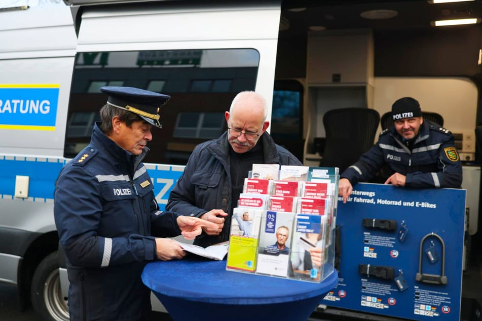 Er und seine Kollegen berieten Interessierte vor Ort.