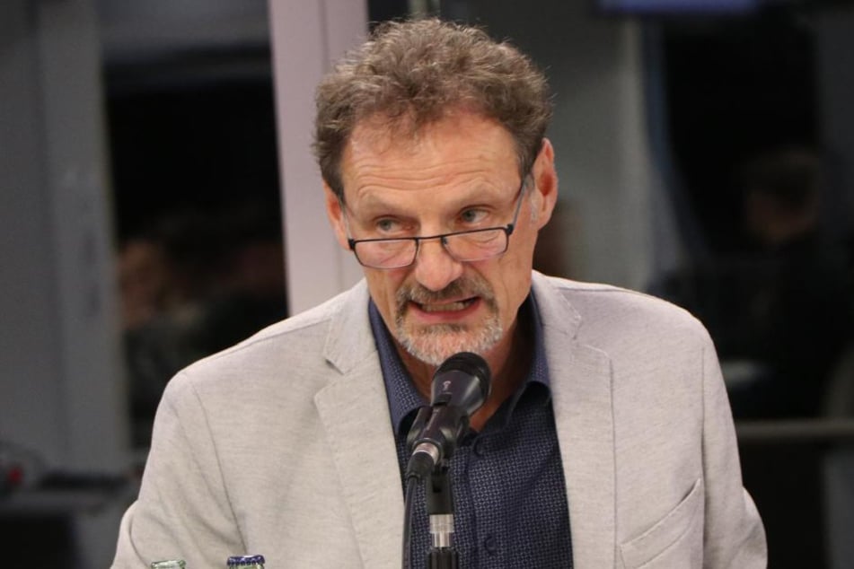 Die Transfers hängen von vielen Faktoren ab, sagt Aue-Sportvorstand Jens Haustein (58).