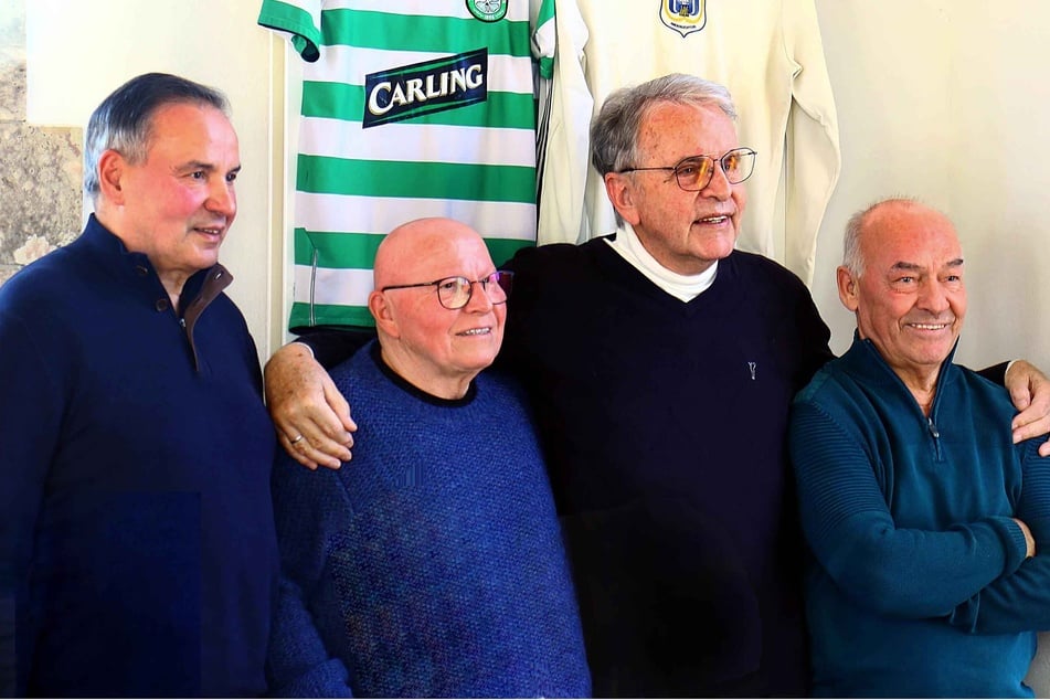 Alles andere hätte auch überrascht: DDR-Legende Jürgen Croy (79, 2.v.r.) war mit von der Partie.