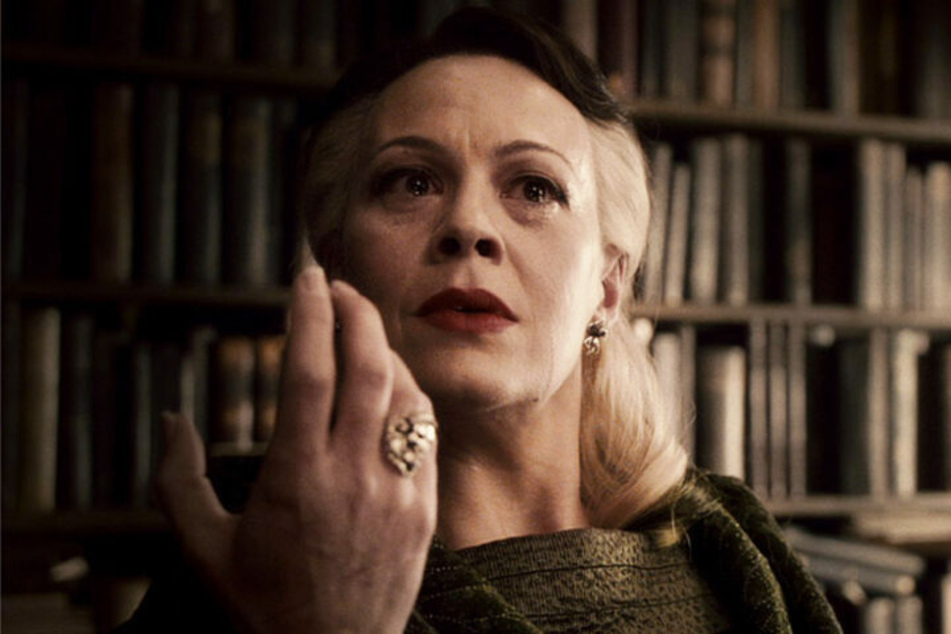Helen McCrory played Narcissa Malfoy in Harry Potter and the Half-Blood Prince and Harry Potter and the Deathly Hallows.