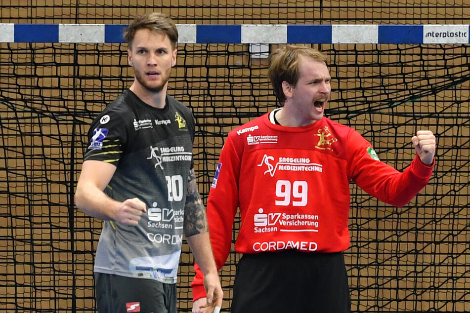 Max Mohs (r., mit Nils Kretschmer) hielt nicht schlecht, was sieben Paraden bewiesen, musste nach 40 Minuten dennoch für Mario Huhnstock Platz machen.