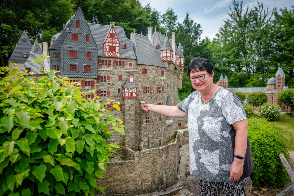 Bettina Anders (63) leitete den Modellbau der Burg Eltz. Heute steht es noch im Park.