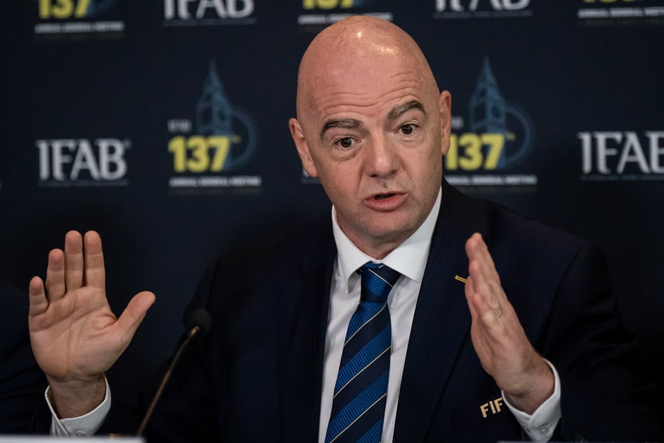 FIFA-Präsident Gianni Infantino (53) beharrt auf seiner Forderung für die TV-Rechte der Frauen-WM 2023 in Australien und Neuseeland.