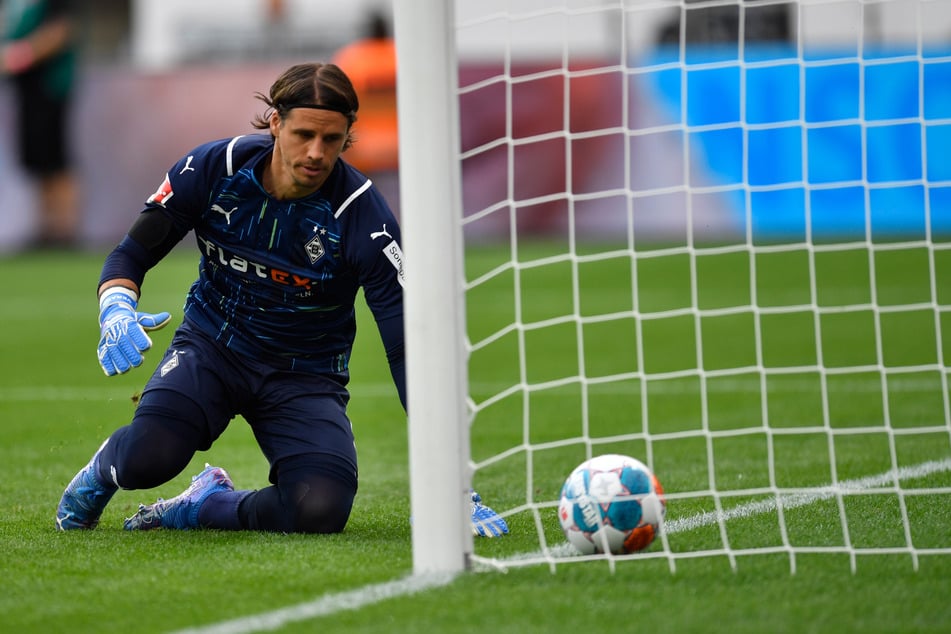 Borussia-Torwart Yann Sommer konnte dem Ball nur noch hinterherschauen. Von seinen Hacken kullerte das Leder hinter die Torlinie.