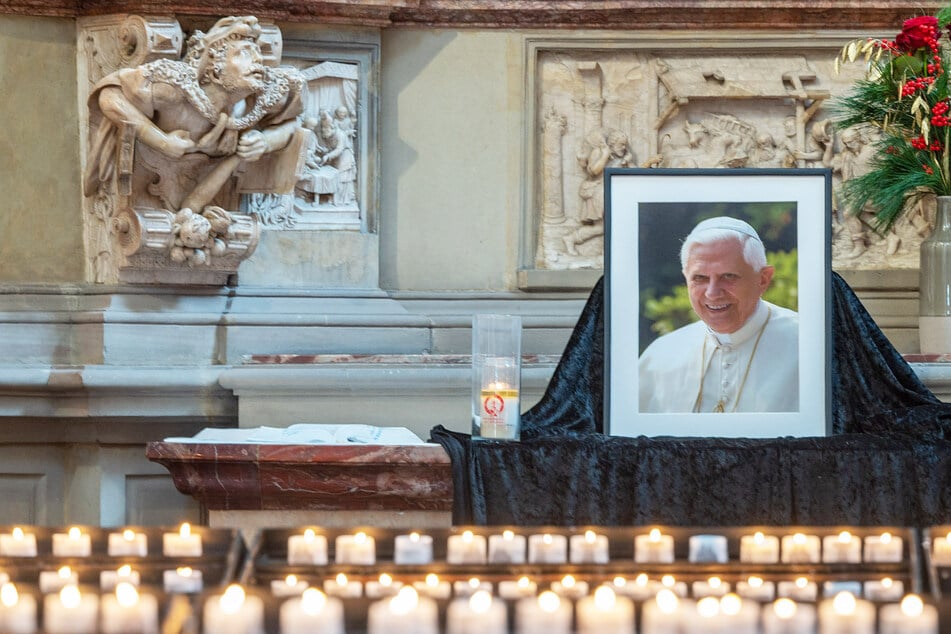 Benedikt XVI. gestorben: So kann jeder vom deutschen emeritierten Papst Abschied nehmen