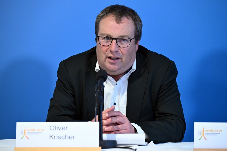 NRW-Verkehrsminister Oliver Krischer (55, Grüne) will für das kommende Jahr weitere sechs Millionen Euro in eine Lokführer-Beschäftigungsoffensive stecken.