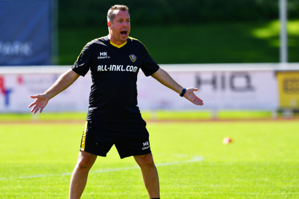 Engagiert auf dem Trainingsplatz: Markus Kauczinski gestikuliert...