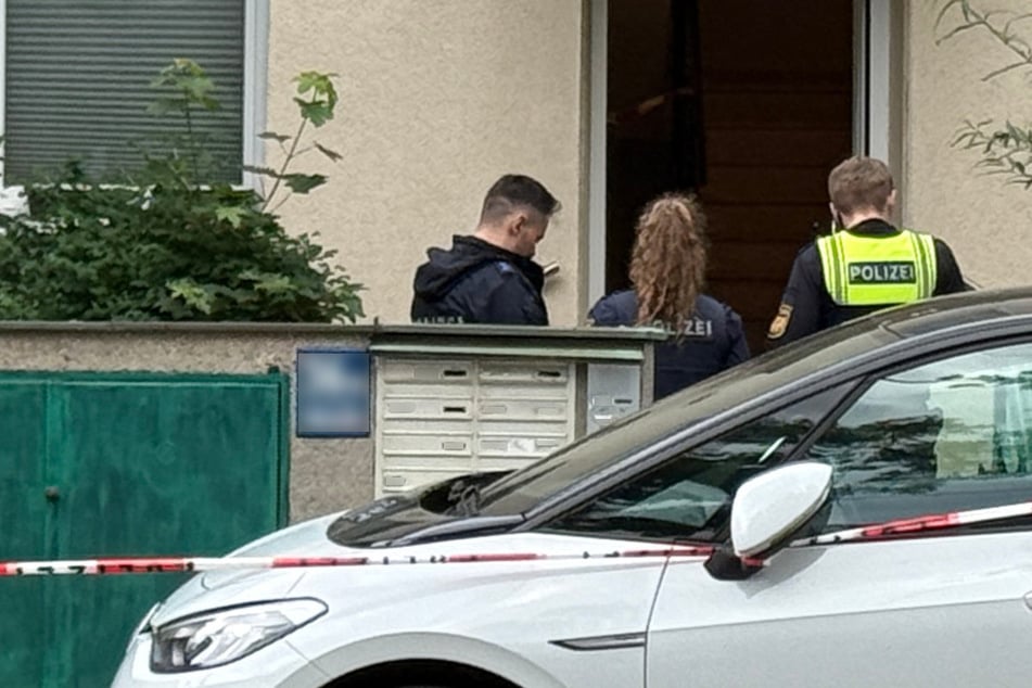 Im Münchner Stadtteil Neuhausen-Nymphenburg soll ein 24-Jähriger seine Stiefmutter mit einem Messer getötet haben.