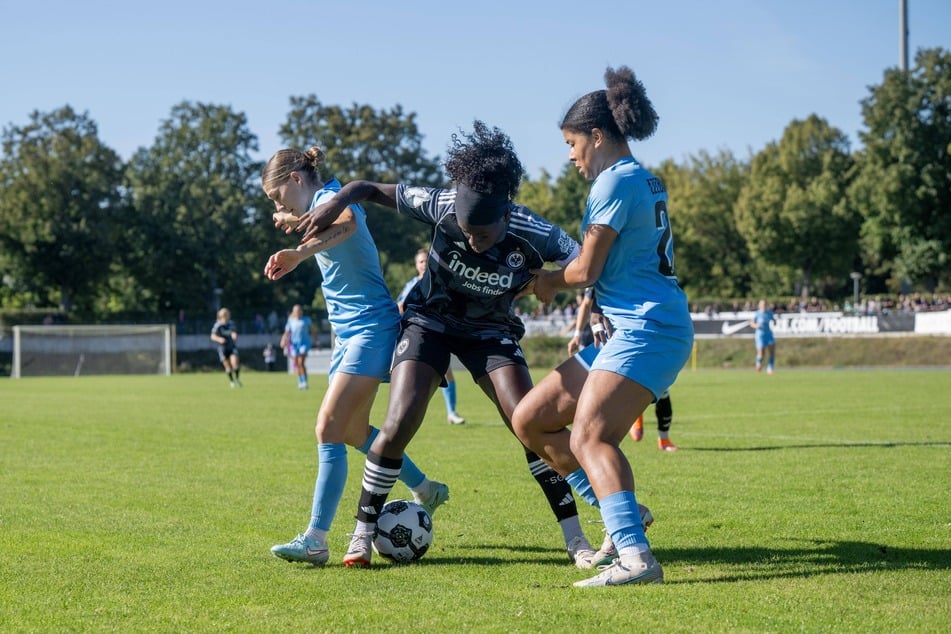 Die Frauen von Viktoria Berlin sollen am Sonntag im Stadion Lichterfelde spielen können.
