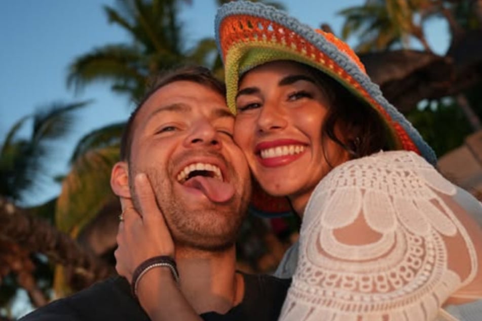 Mit Ehemann Julian (31) ist die Sängerin seit 2021 verheiratet. Kürzlichen haben sich die beiden ein neues Eigenheim gekauft.