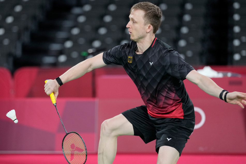 Kai Schäfer vom hessischen Bundesligisten Fun-Ball Dortelweil hat seinen Einzeltitel bei den deutschen Badminton-Meisterschaften erfolgreich verteidigt.
