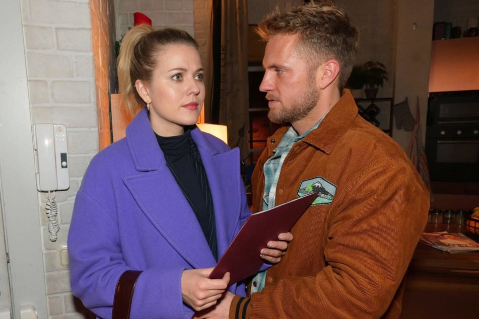 Paul macht Alicia noch einmal Mut für das Vorstellungsgespräch bei Katrin.