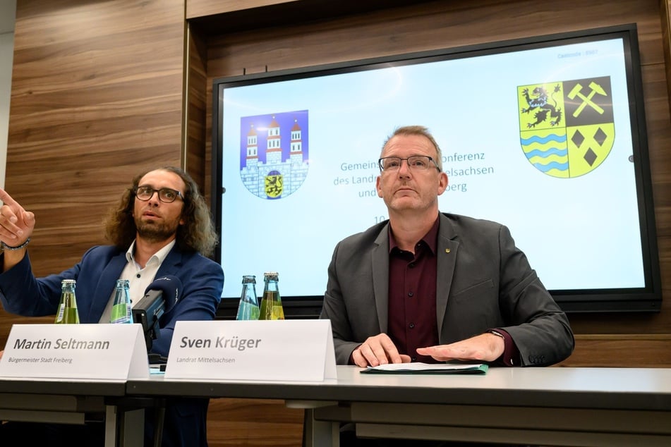 Martin Seltmann (44, parteilos, l.) übernimmt erneut die Interimsposition des Oberbürgermeisters.