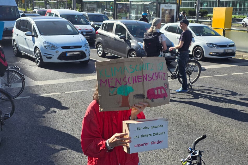 Aktivisten warben für Klimaschutz.