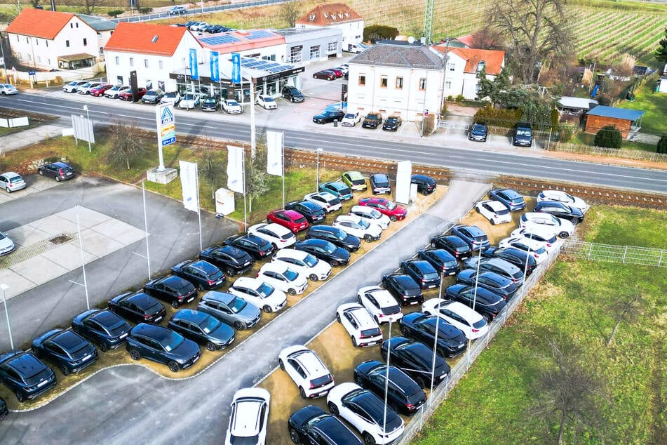 Statte dem Autohaus schnell einen Besuch ab, denn die Angebote sind super beliebt und gibt's nur solange der Vorrat reicht.