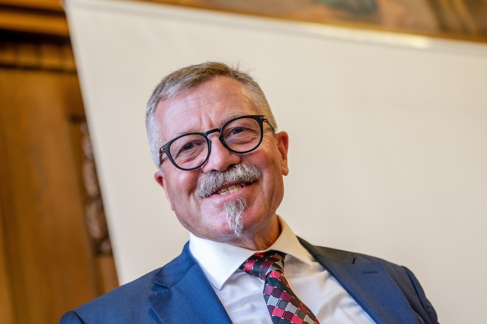 Nach 14 Jahren als Ordnungsbürgermeister wurde Miko Runkel (61, parteilos) offiziell von Stadtrat und Oberbürgermeister verabschiedet.