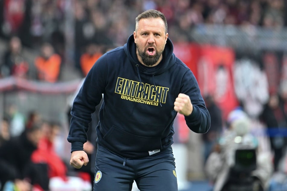 Einpeitscher und Antreiber: Eintracht-Coach Heiner Backhaus (42).