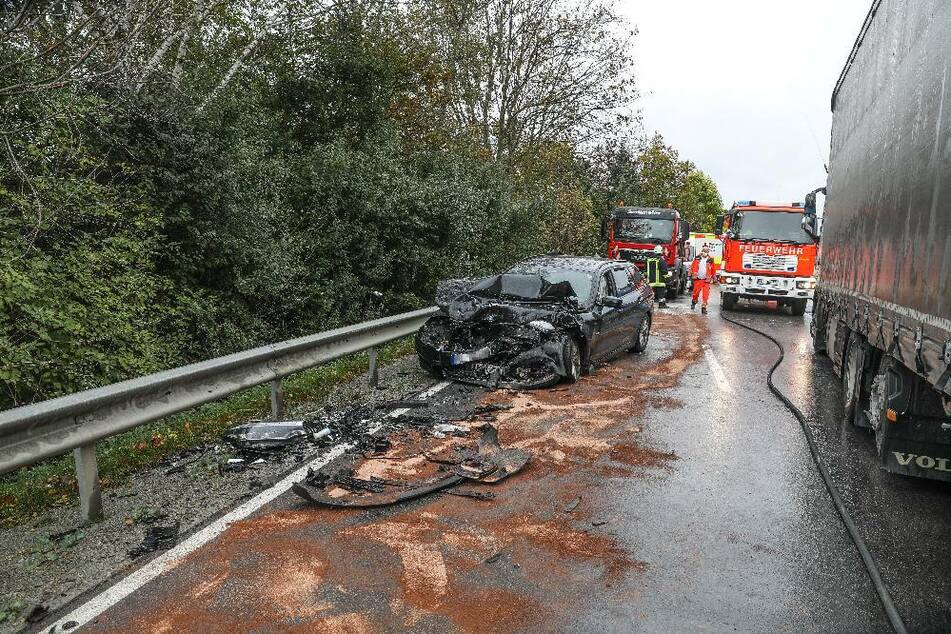 Ein 52-jähriger Autofahrer hatte dem Wagen des 78-Jährigen auf der Bundesstraße 12 bei Kirchham in Bayern nicht ausweichen können.