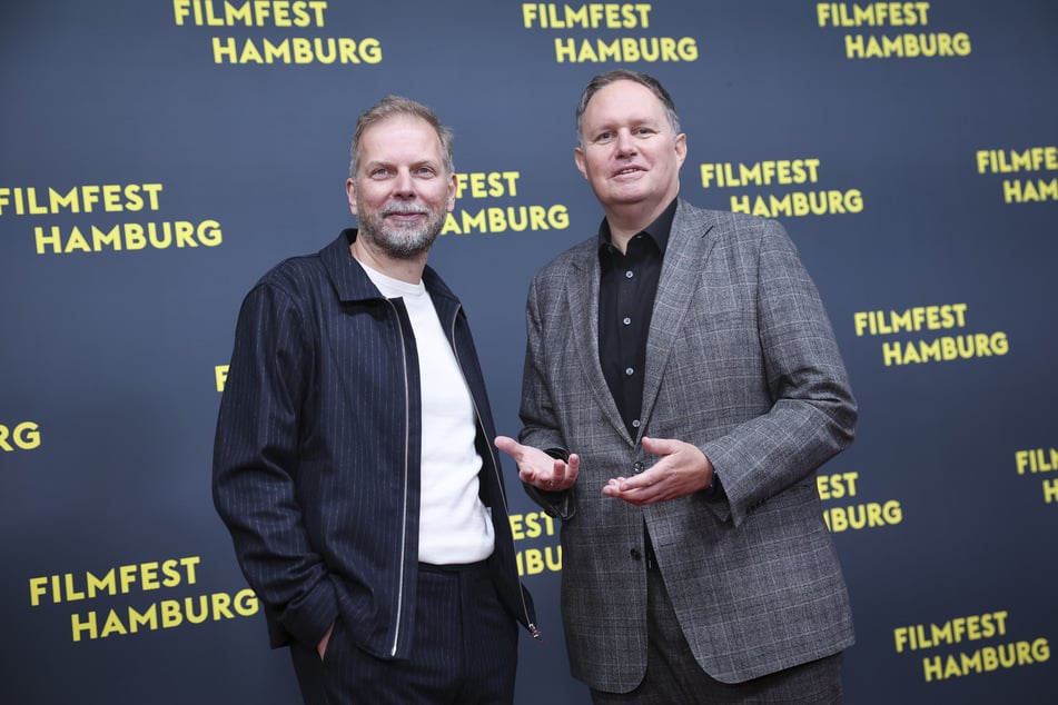 Kultursenator Carsten Brosda (50, r.) begeisterte mit seiner Eröffnungsrede den gesamten Kinosaal.