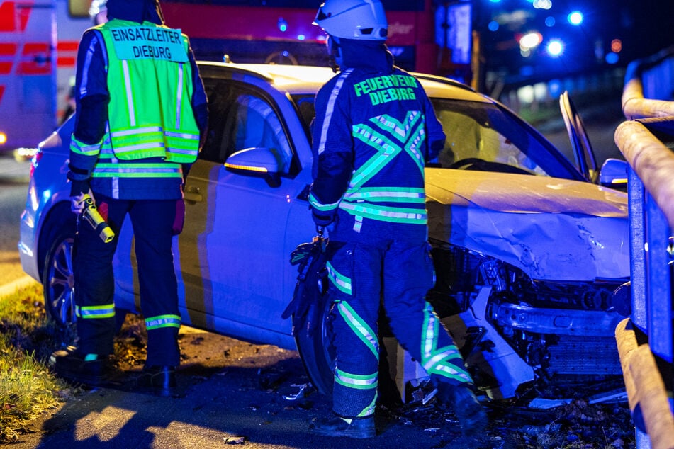 Nach einem schweren Unfall am Donnerstagabend wurde die L3094 voll gesperrt: Zwei Audi-Fahrer wurden bei dem Crash verletzt.