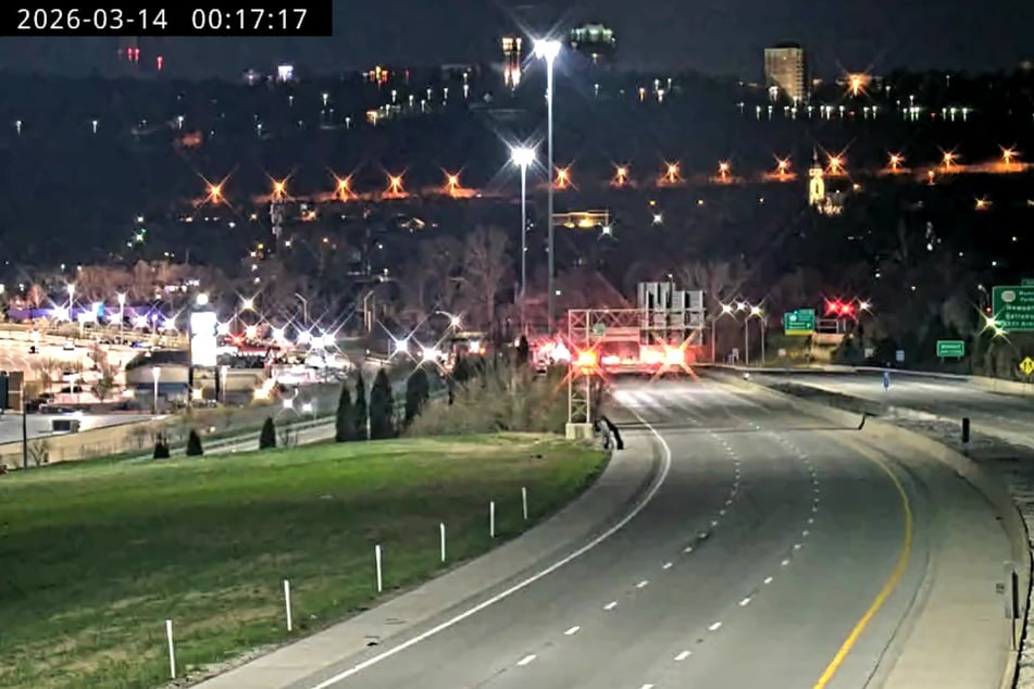 Die Fahrbahn wurde komplett gesperrt.